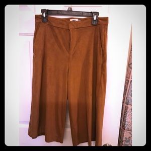 Old Navy Suede-like Gaucho Capris
